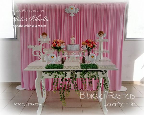 DECORAÇÃO BATIZADO MESA LUIZ XV CORTINA ROSA BOLO - Aluguel Festa em Londrina