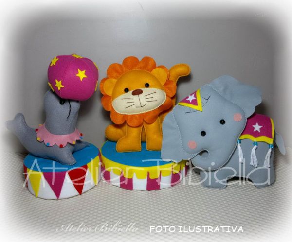 CIRCO LEÃO 30 CM C/ TAMBORETE
