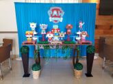 DECORAÇÃO PATRULHA CANINA MESA RÚSTICO LUIZ XV CORTINA MDF BOLO NOME - Aluguel em Londrina