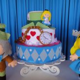 BOLO FALSO TEMA ALICE NO PAIS DAS MARAVILHAS EM FELTRO - Aluguel Festa em Londrina