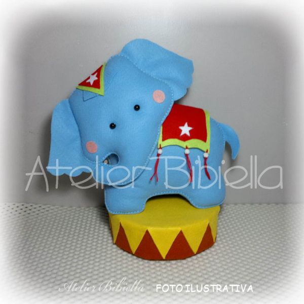 CIRCO ELEFANTE 20 CM C/ ADORNO E TAMBORETE